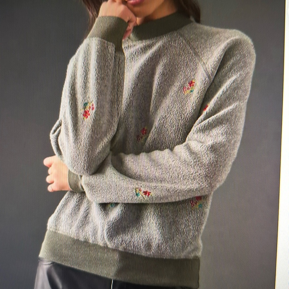 T.La Embroidered Mock-Neck Sweatshirt *NWOT